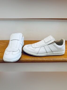 Maison Margiela Paris White Leather Sneakers. Slip-on. Made in Italy. Euro 37.